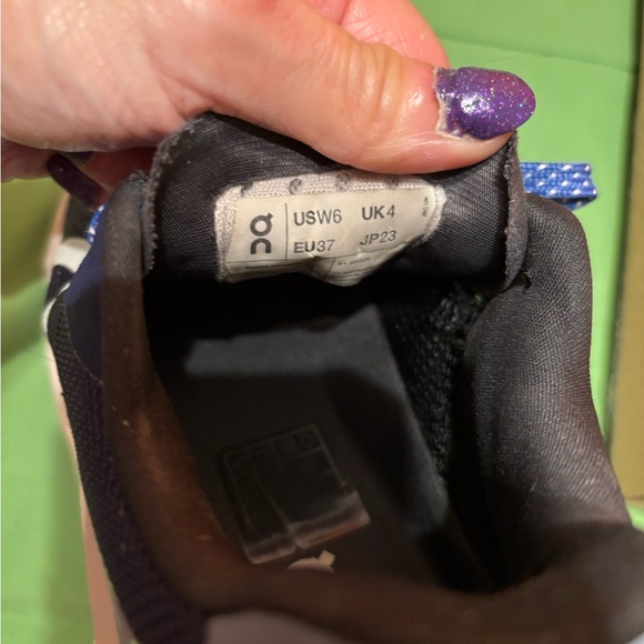 WOMENS ON CLOUDMONSTER SIZE 6 | lavender açaí / looks more blue than purple - Picture 6 of 9